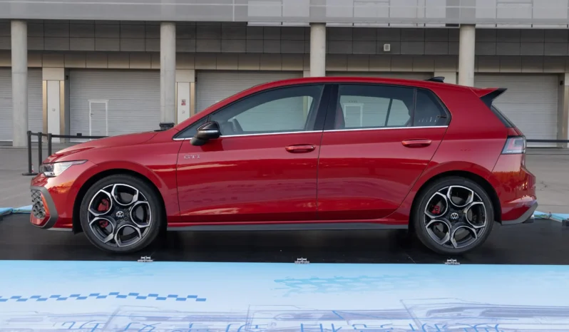 
								Volkswagen Golf GTI full									