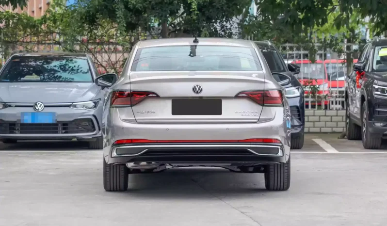 
								Volkswagen Sagitar full									